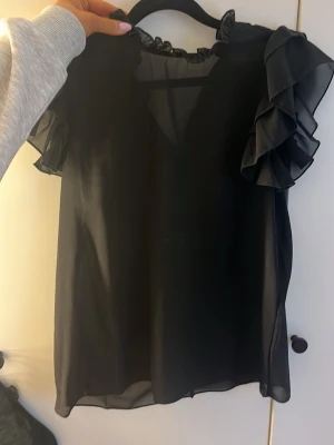 Svart fest topp - Skit snygg tröja!!! Med skickar ett tillhörande linne!