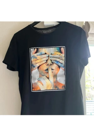 Limitato Tisha  - Limitato T-shirt i bra skick 