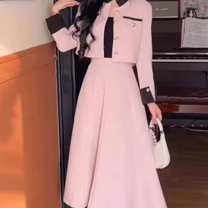 Set topp Ljusrosa och  långklänning med knappt  - Längd 45 och 82 .