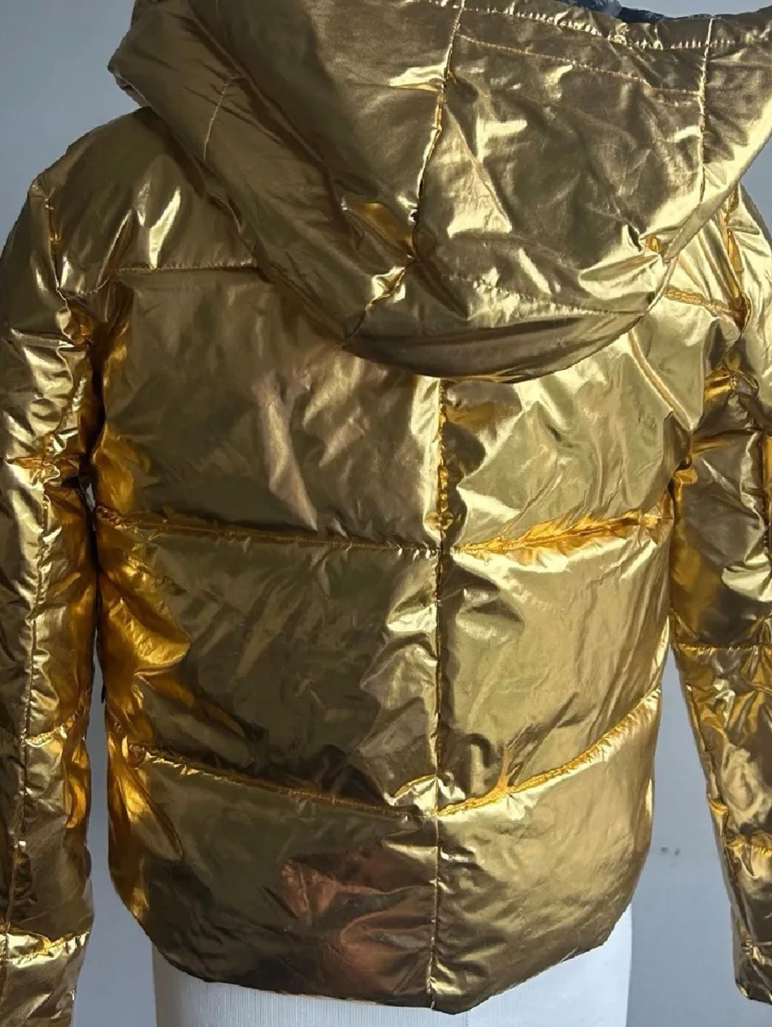 Guldig pufferjacka Kendall + Kylie XS - 1