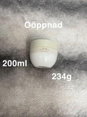 Miqura skin care-Firming Silk Body Butter 200ml - En silkeslen body butter som ger näring åt huden på djupet och lämnar den fast, slät och välvårdad. Innehåller vitamin A. Oöppnad. 200ml.