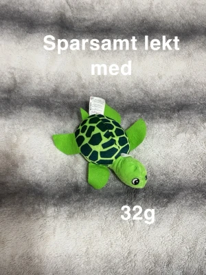 Gossedjur sköldpadda - Sparsamt lekt med.