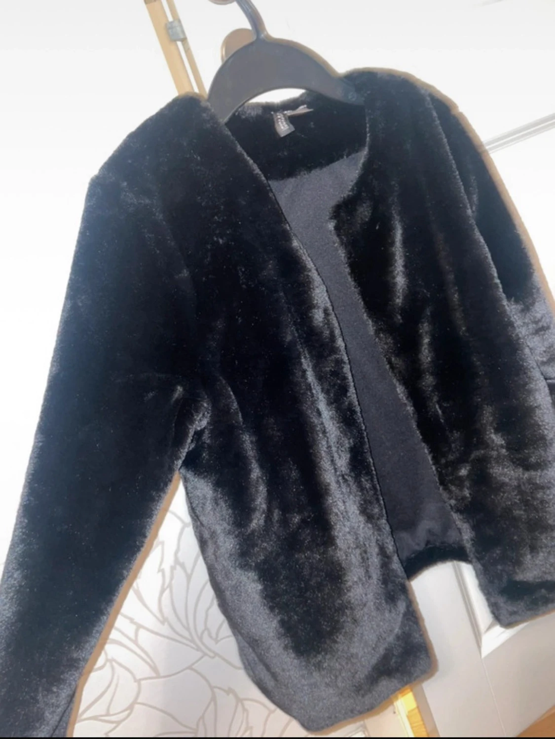 Svart pälsjacka från H&M Divided XS - 1
