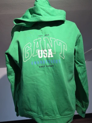 Gant hoodie - Hej jag säljer min sons gamla Gant hoodie till ett bra pris då han har vuxit ur den.