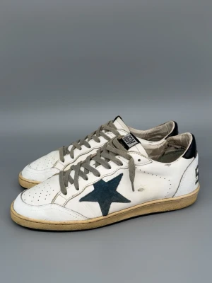 Golden Goose Ballstar Skor | 41 - Snygga Golden Goose Ballstar skor i grymt skick! Storlek 41, passar även större. Nypris: 6000kr. Självklart äkta! Hör av er vid funderingar