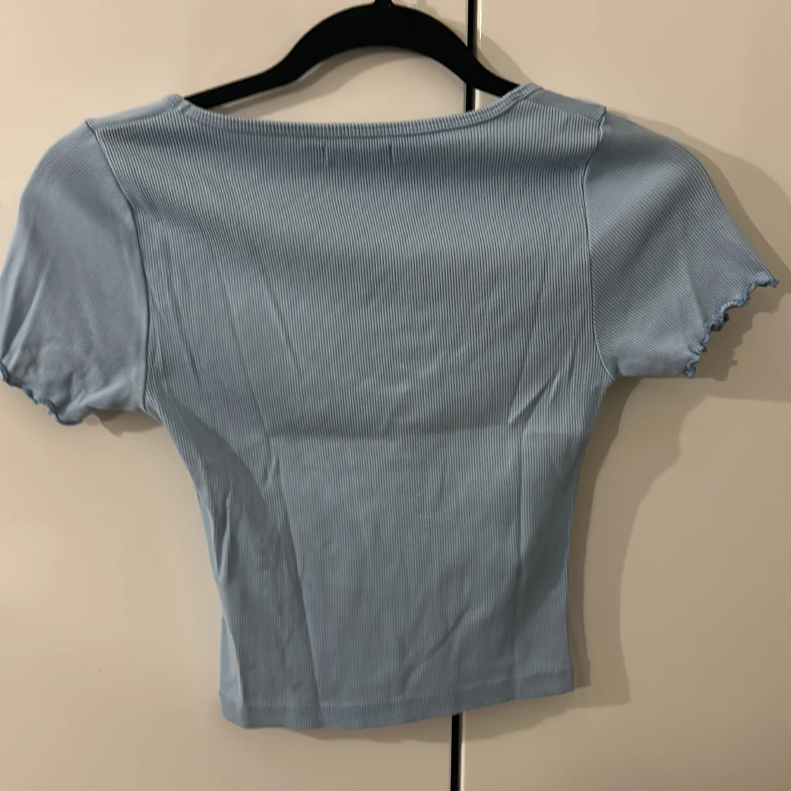 Ljusblå ribbad topp från Bik Bok - 1