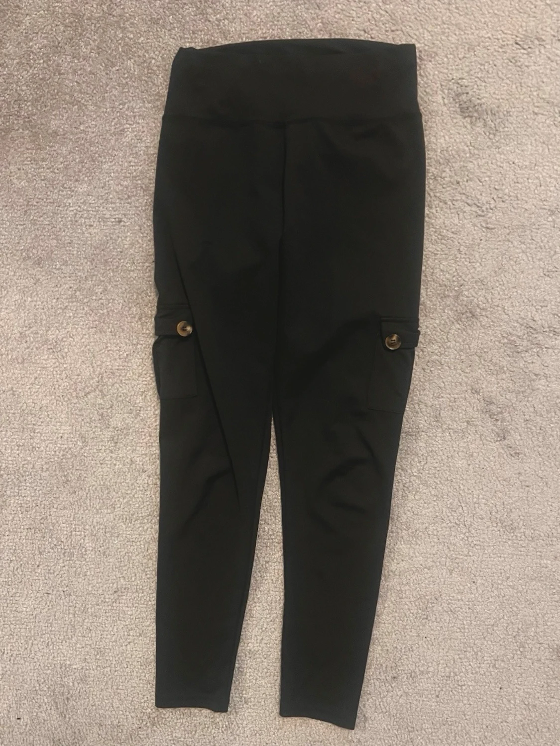 Svarta cargopants med fickor