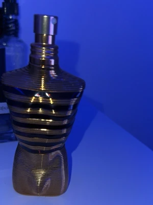 Jean Paul Le Male Elixir Parfum 75ml - Riktig god och fin långvarig doft ungefär 23-25 ml kvar av den perfekt till vintern ❄️äkta från bangerhead