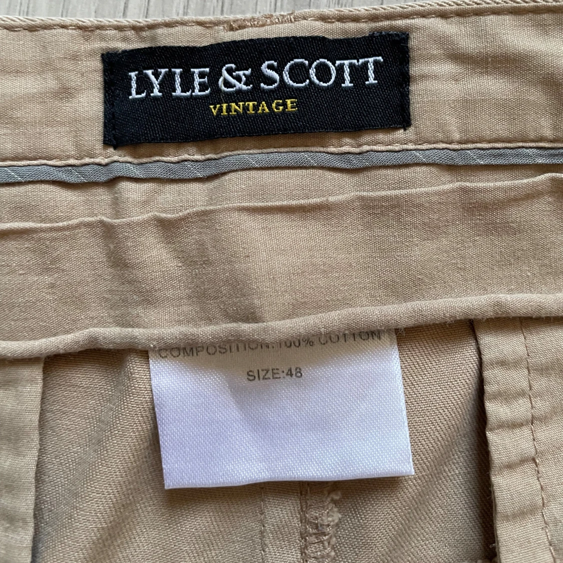 Beige chinos från Lyle & Scott - 4