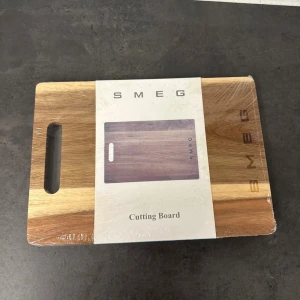 Smeg skärbräda oanvänd - Oanvänd skärbräda från Smeg!
