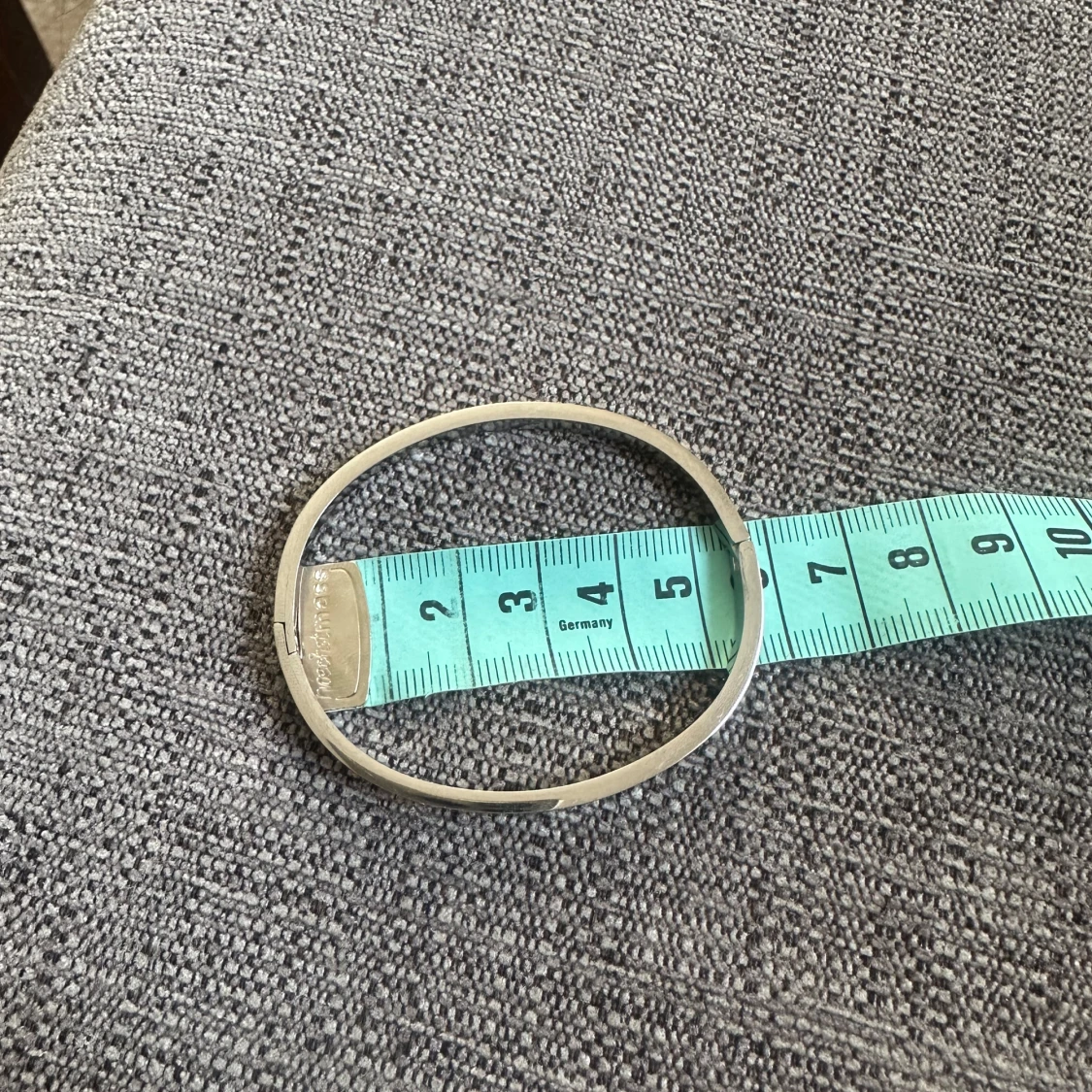 Silverfärgat armband med stenar - 2