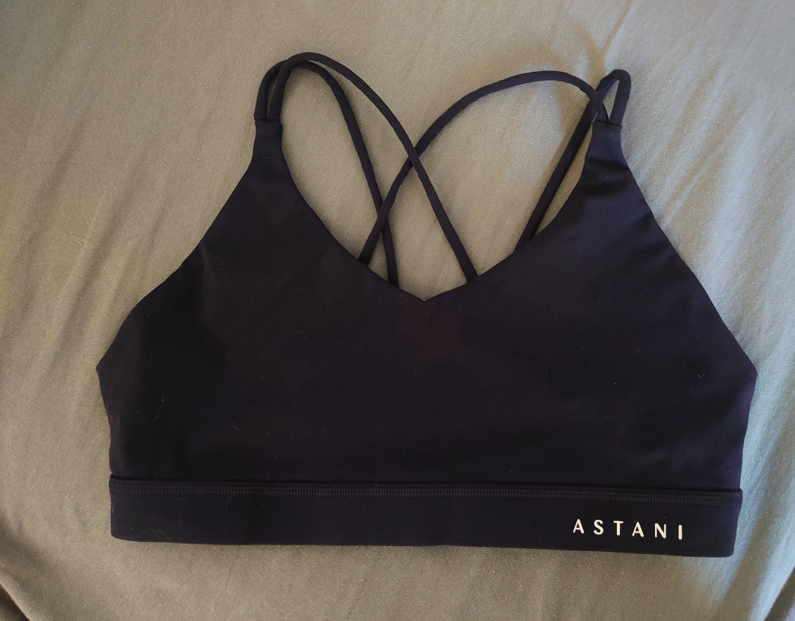 Svart linnetopp från Astani med korsade band - 1