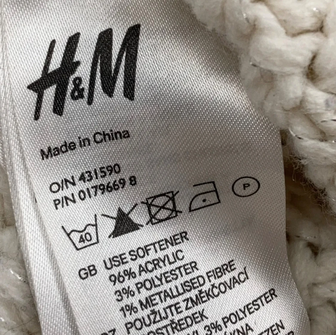 Vit stickad halsduk från H&M - 2