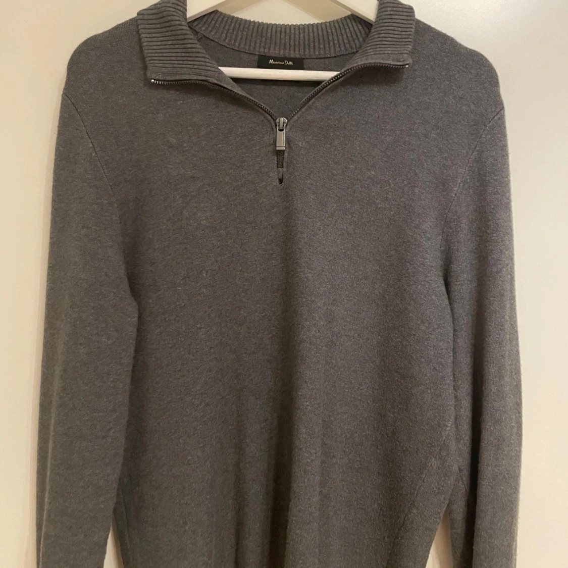 Grå quarter-zip från Massimo Dutti