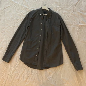 Skjorta  - Grå Gant skjorta. Storlek M.
