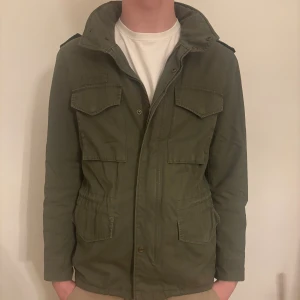 Fieldjacka Dobber - Tvärfet fieldjacka från märket dobber i mycket bra skick! Storlek M. Bara att höra av sig vid frågor!