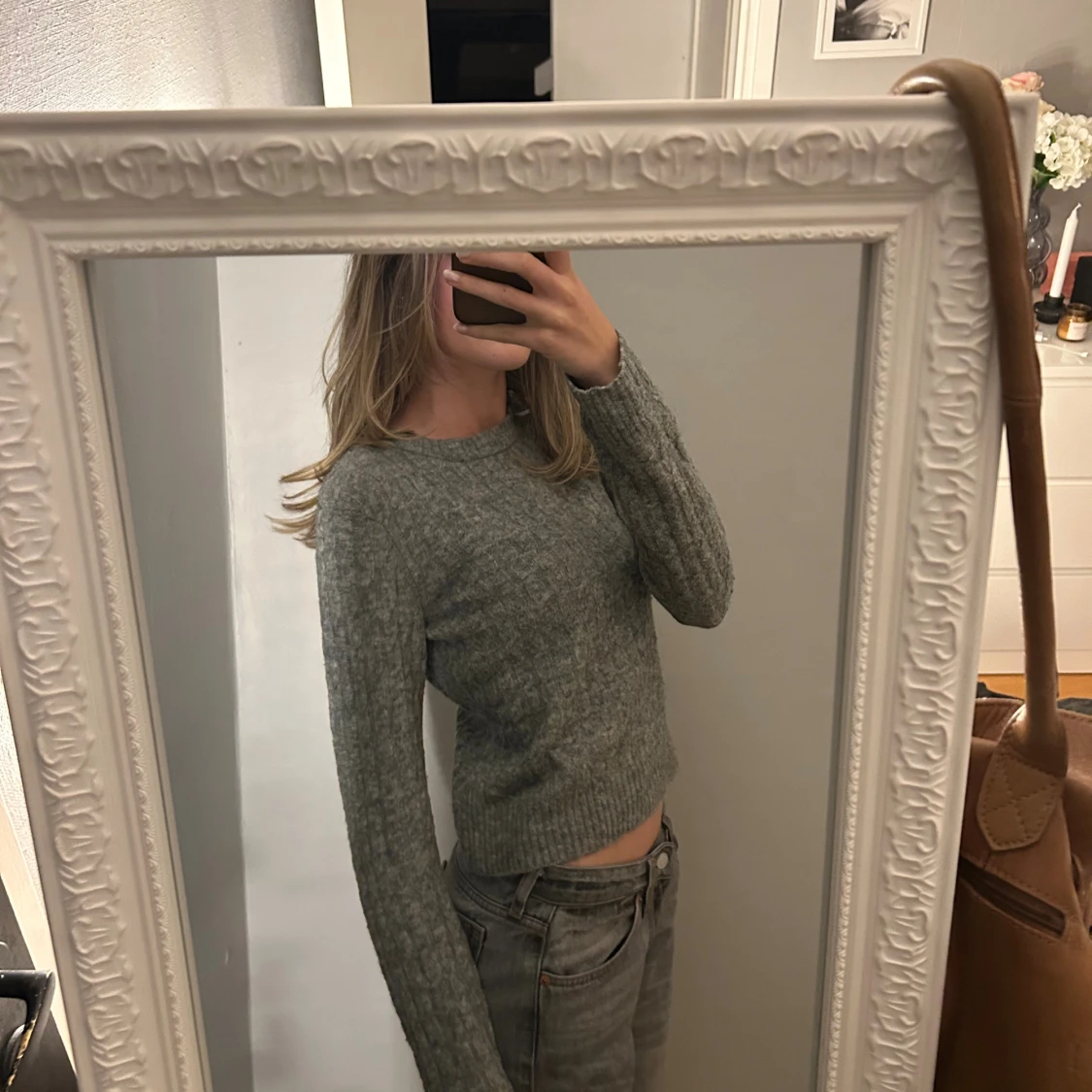 Grå stickad tröja med ribbad kant bikbok