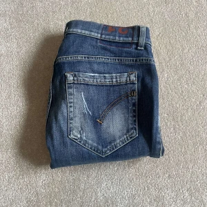 Dondup George  - Dondup George jeans| storlek W31| slitningar från fabrik| nypris cirka 3000| Hör av er vid frågor och funderingar🙌🏻