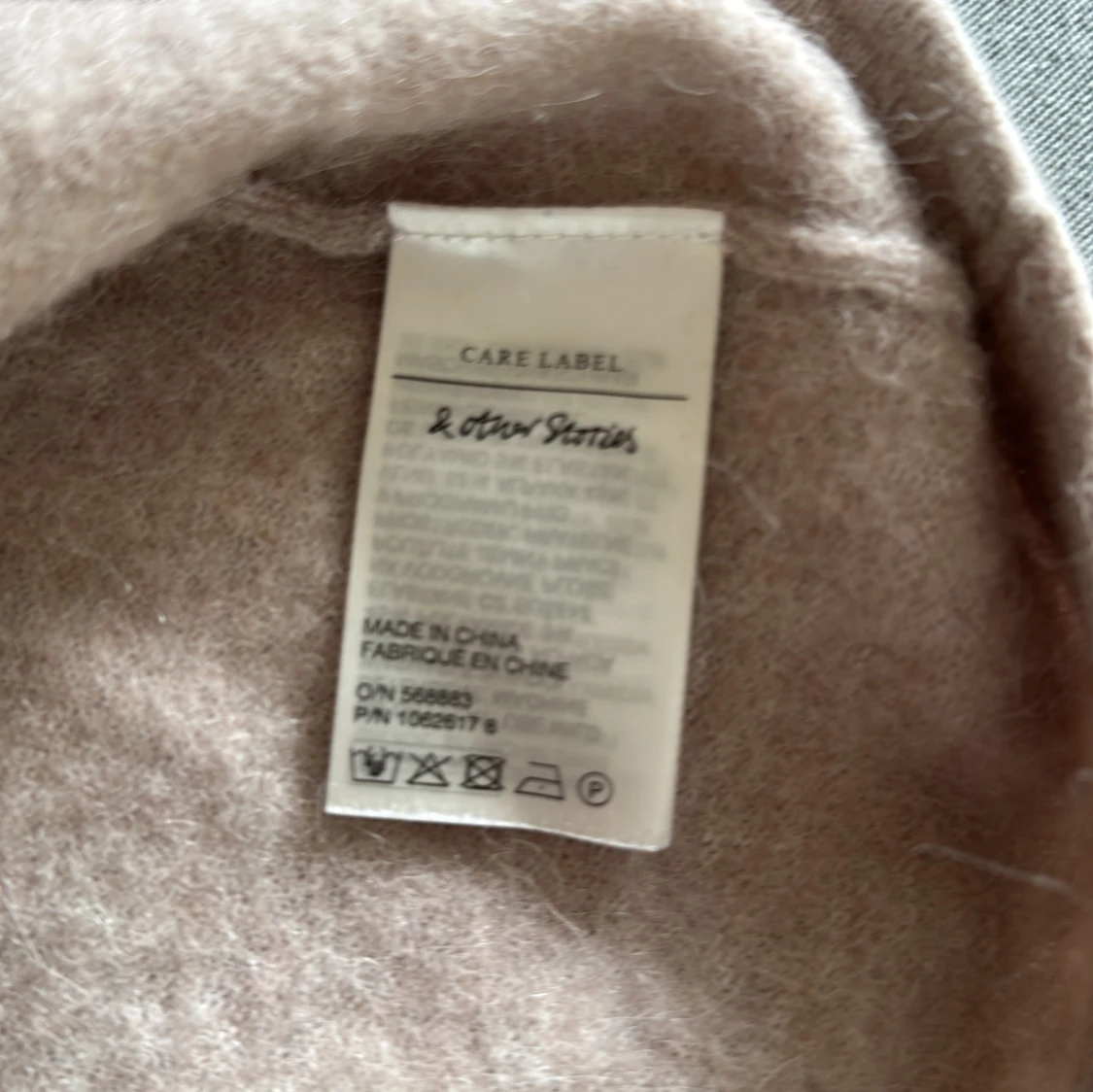 Beige stickad tröja & Other Stories XS - 4