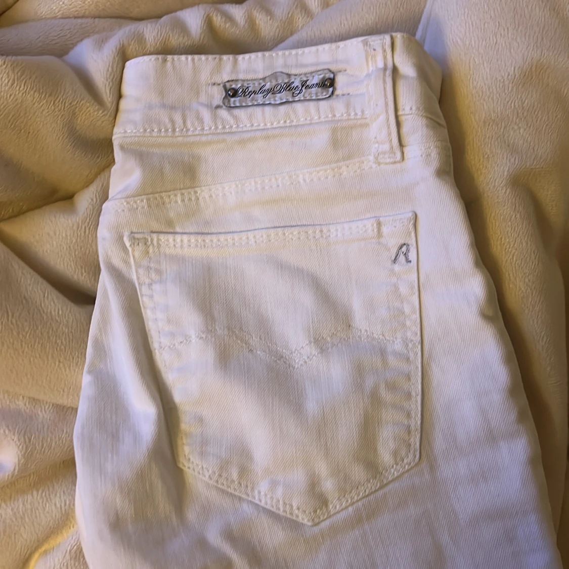 Vita bootcut jeans från Replay - 2