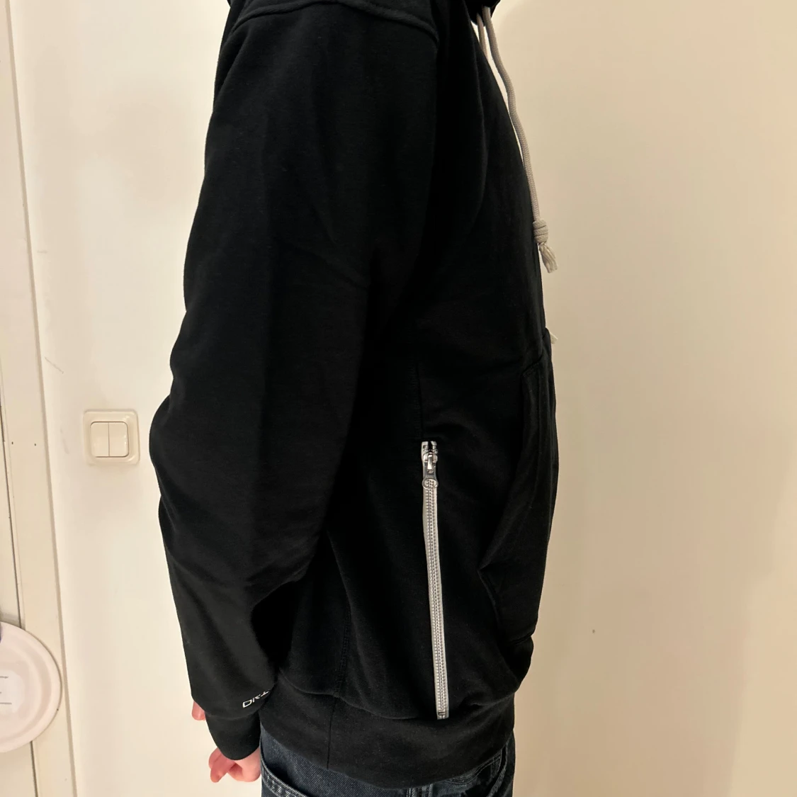 Svart hoodie från Nike med dragkedja - 1