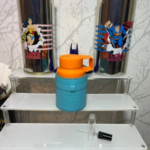 Odyssey Mandarinsky Limited Edition 5ml - Limited Edition Odyssey Mandarinsky Eau de Parfum i en unik blå och orange flaska. Perfekt för dig som vill sticka ut med en exklusiv doft. Snygg design som drar blickarna till sig.