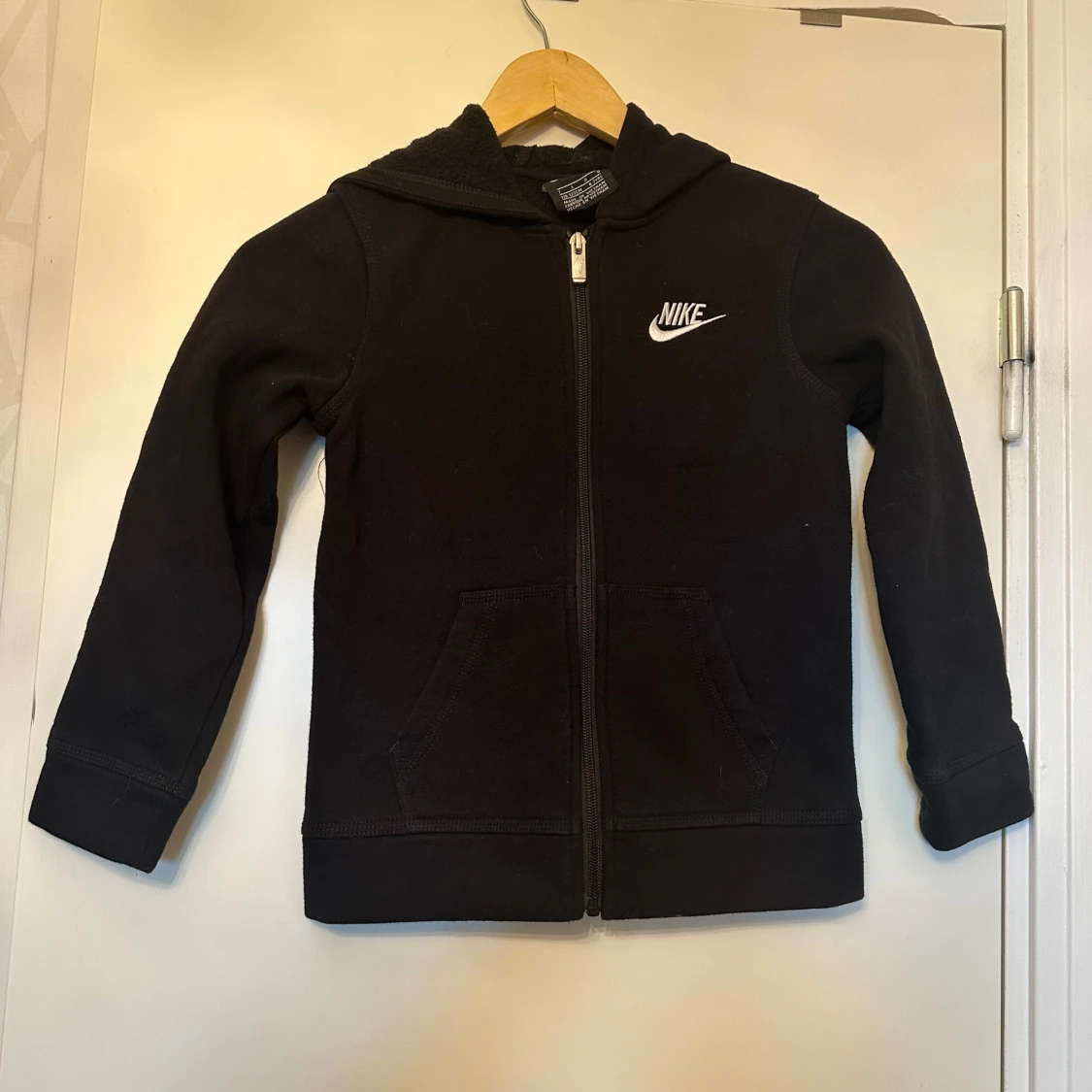 Svart Nike hoodie med dragkedja