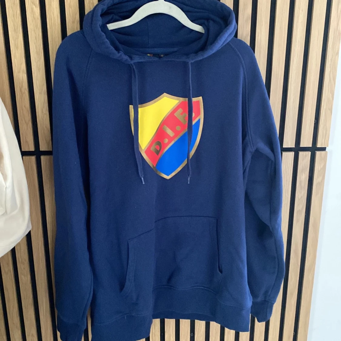 Blå DIF hoodie med tryck