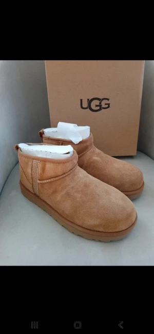 Nya UGG strl 38 - Helt nya, i originalkartongen. Nypris 2400 kr. 