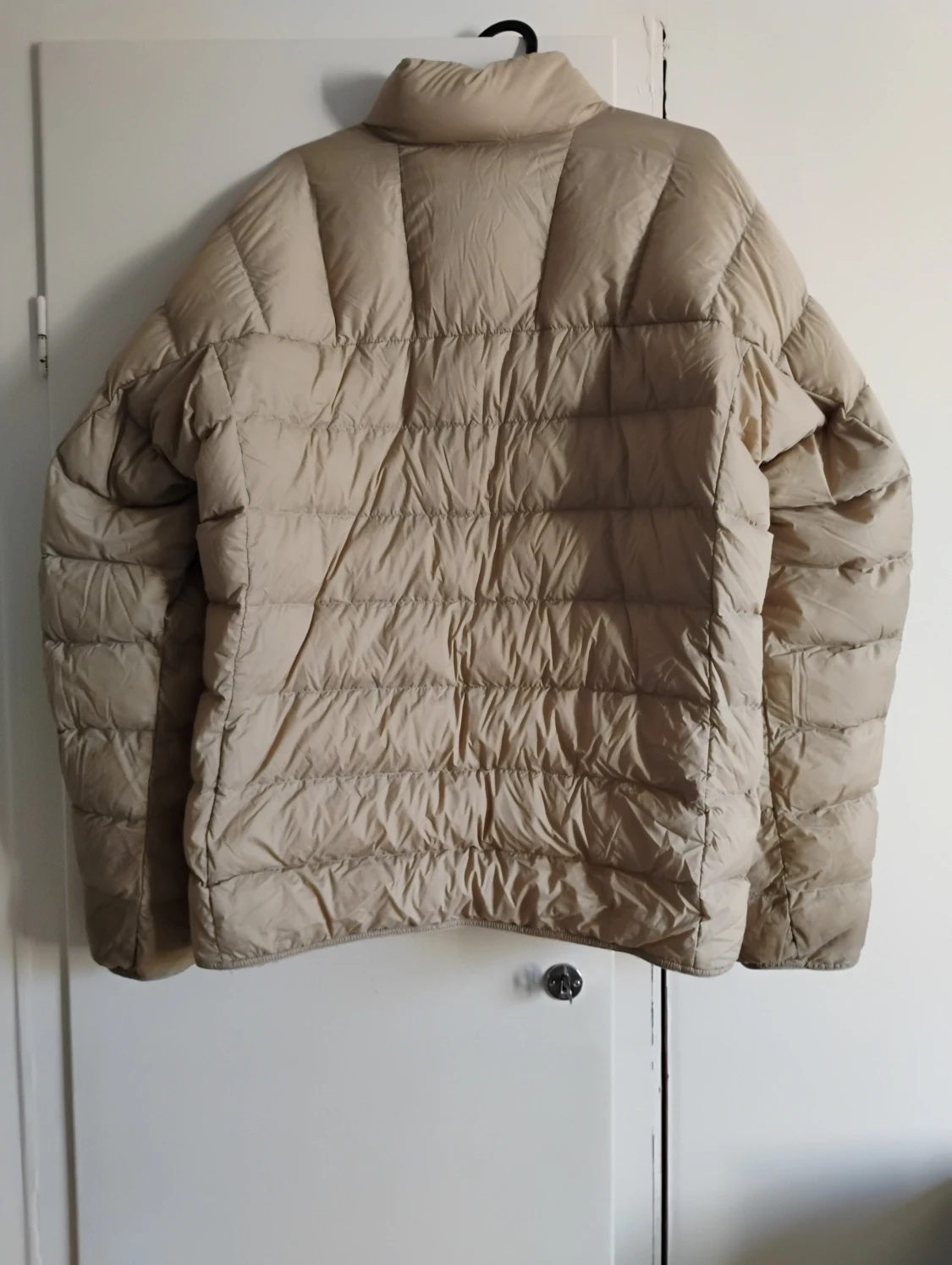 Beige dunjacka från Uniqlo - 1