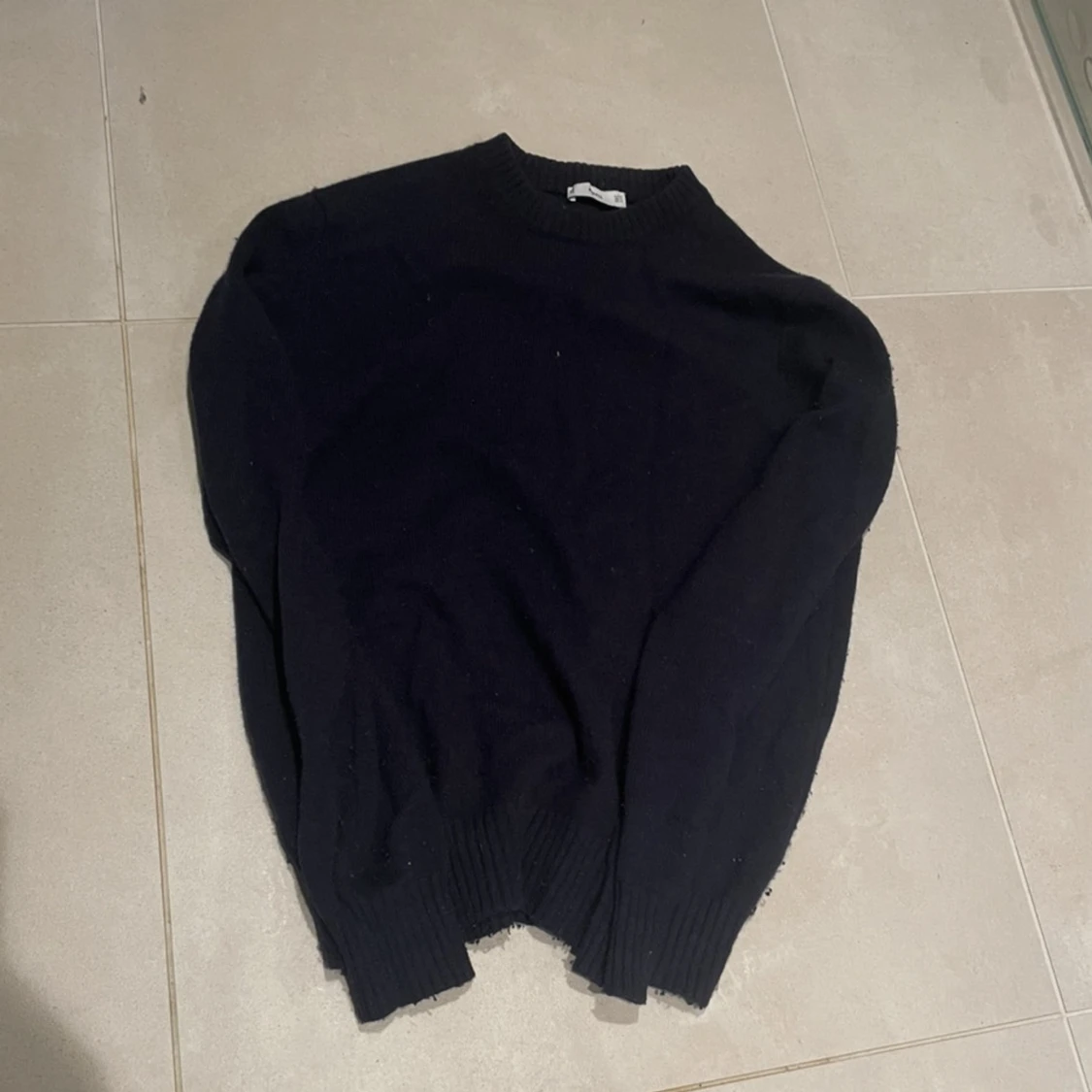 Marin blå stickad tröja med rund hals från ming