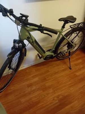 Crescent Elcykel Herr - Elcykel av märket Crescent Elder 50S, 9-vxl Utrustad med en hel del prylar. Delar en länk med alla dess specifikationer.   https://www.crescent.se/elder-50s-9-vxl.html  Batteri och nyckel borta pga inbrott i garaget och brottslingen  fick inte med cykeln för hade låst fast den med tjockt moped lås med bra hänglås. Förövrigt är cykel i väldigt bra skick.   Finns möjlighet att skickas med frakt för seriösa köpare. Priset kan diskuteras.  Skicka meddelande för mer info