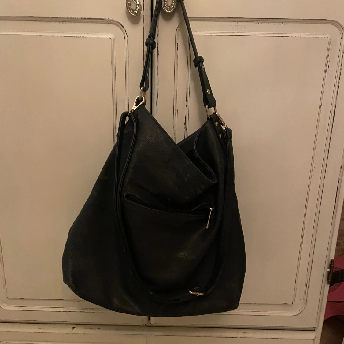 Mörkblå axelväska i skinn med dragkedja - 1