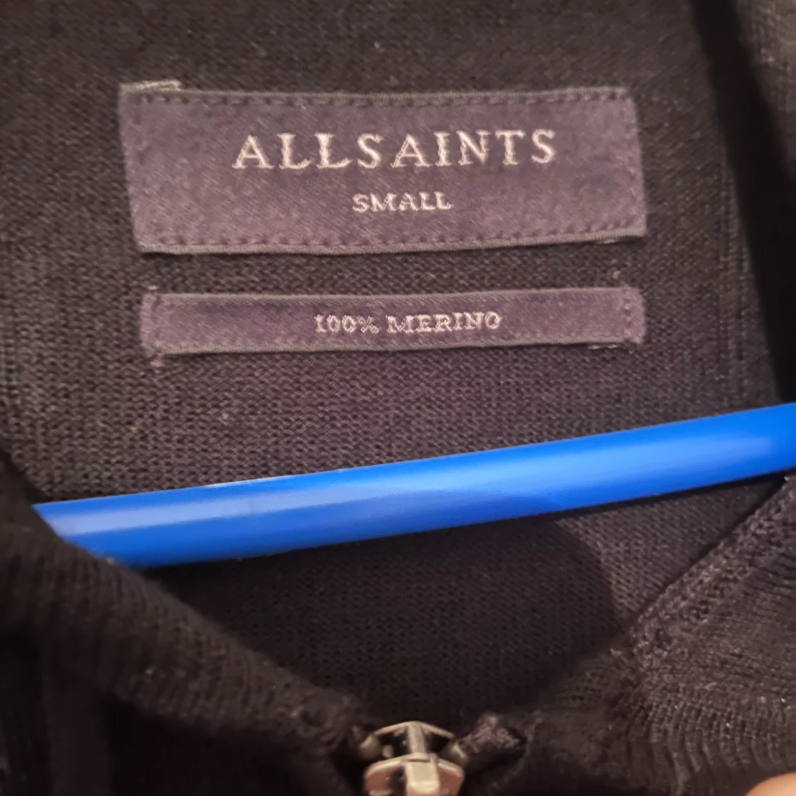 Svart hoodie från AllSaints i merinoull - 2