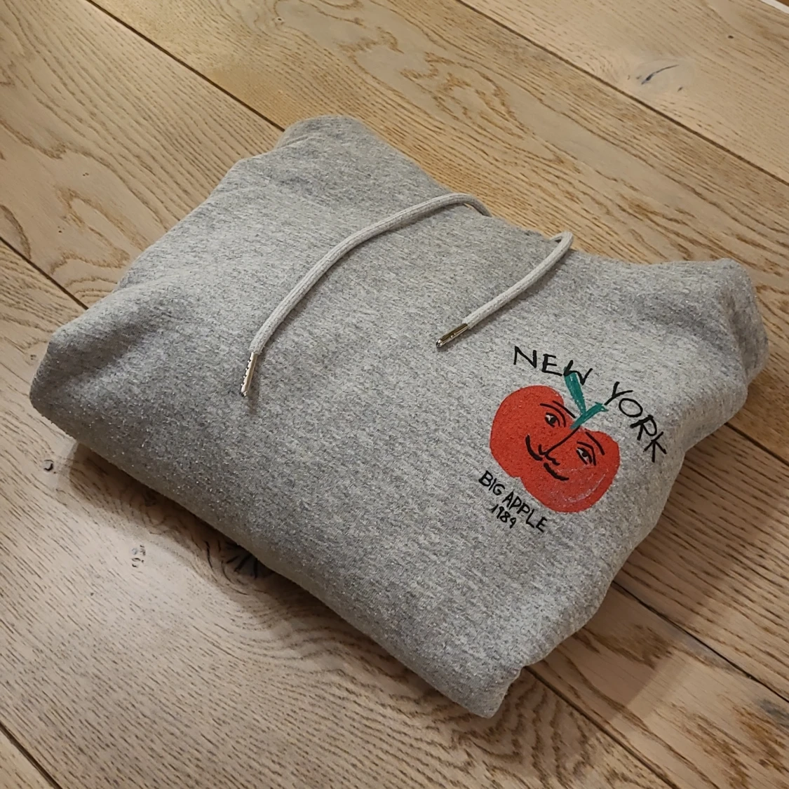 Grå hoodie från MNG med tryck - 2