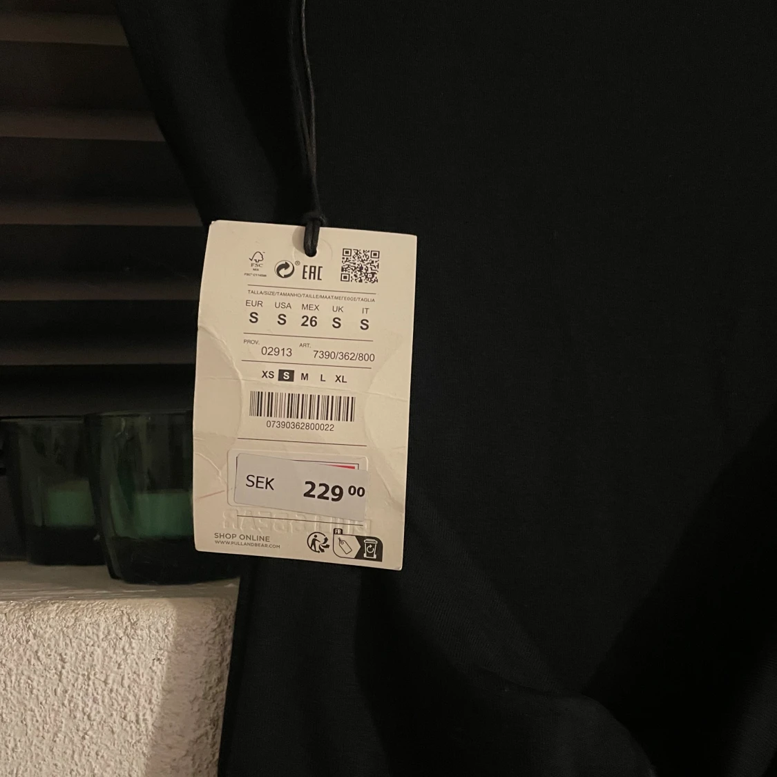 Svart långklänning med öppen rygg  - 3