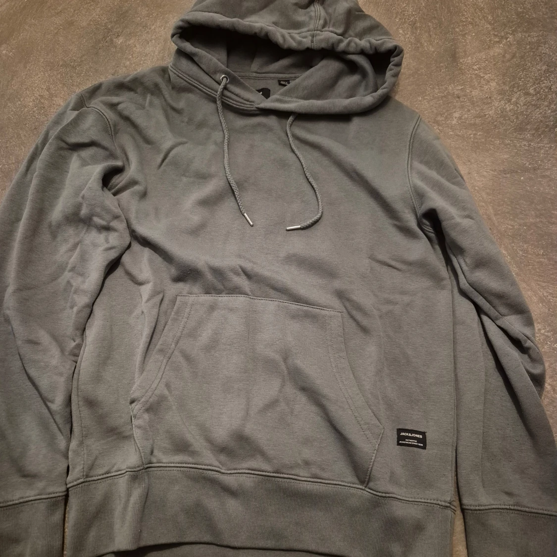 Grå hoodie från Jack & Jones