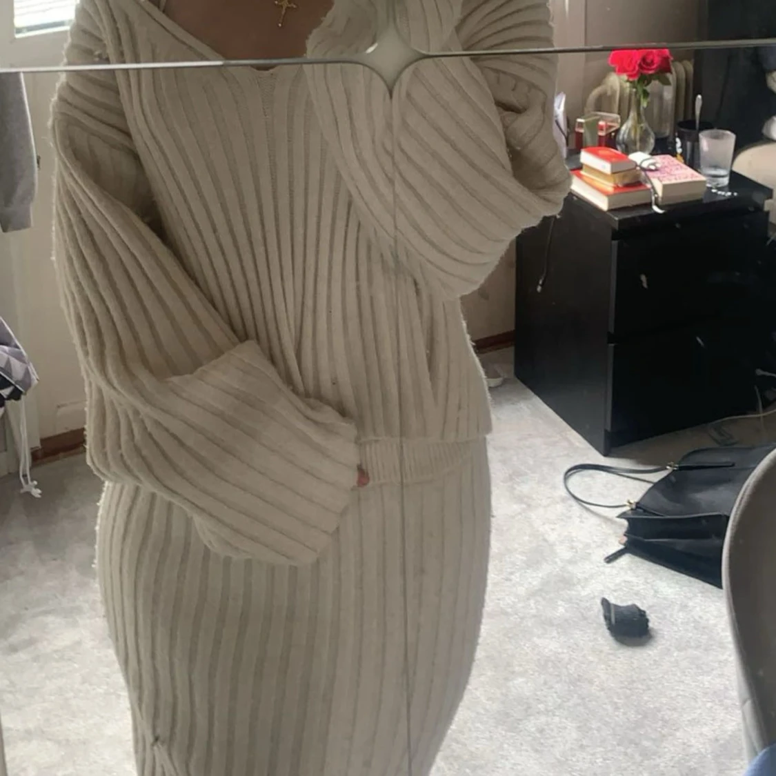 Ribbad beige långkjol stickad med matchande tröja  - 2