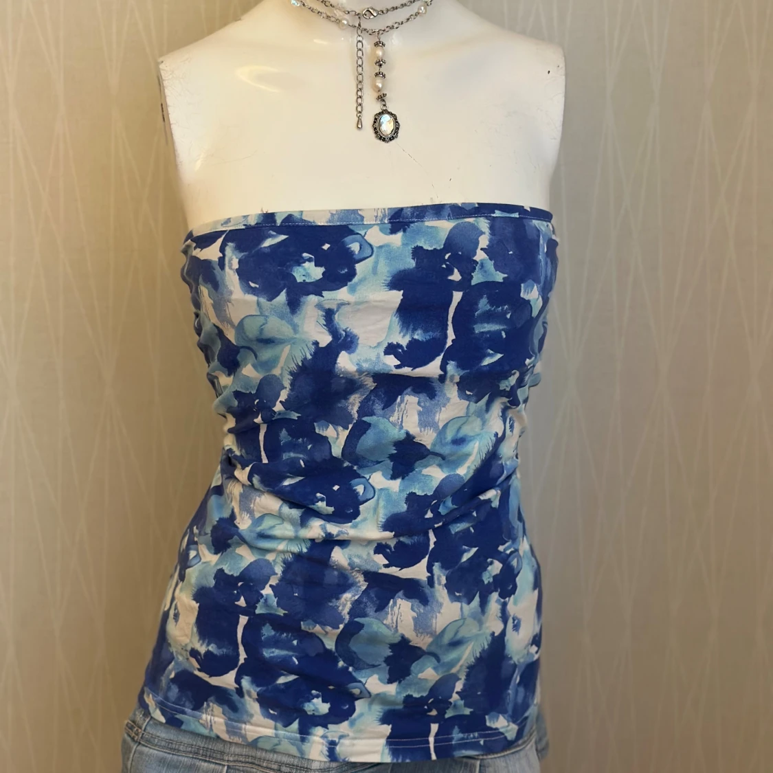 Blåvit tubtopp med abstrakt mönster - 1