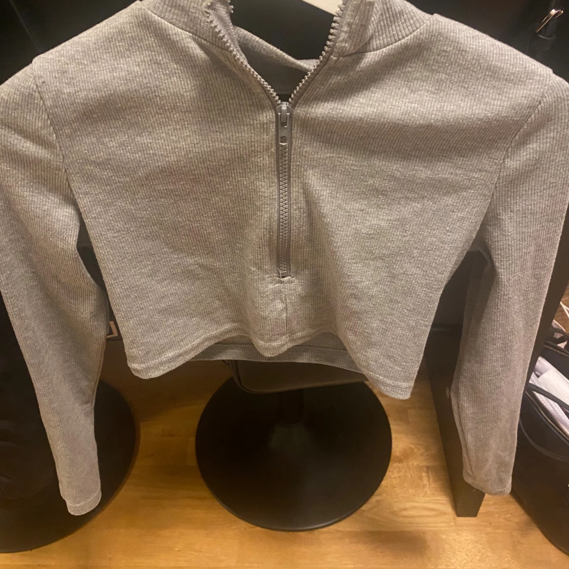 Grå croppad ribbad topp från SHEIN