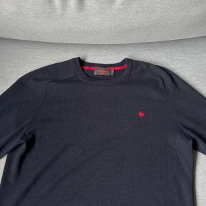 Morris merinoullströja  - Marinblå stickad tröja från Morris i 100% merinoull | L passar S/M | Mycket bra skick 