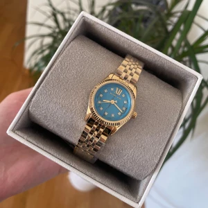  Michael Kors Klocka - Helt nytt med pris lappar och skyddsfilm på butiks pris 250 €. Stilren, lyxig och perfekt som present eller till dig själv som vill ha en exklusiv accessoar. Går inte ner i priset på den!