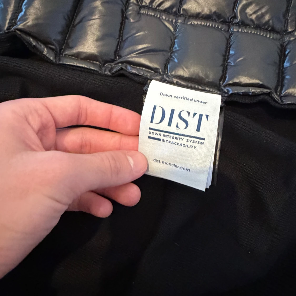 Svart quiltad pufferjacka från Moncler - 4