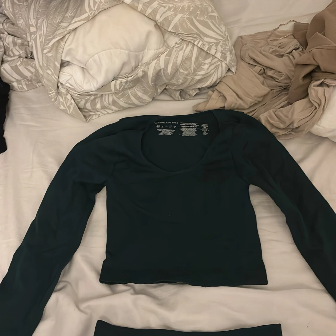 Svart långärmad träningstopp med tränings shorts  - 1