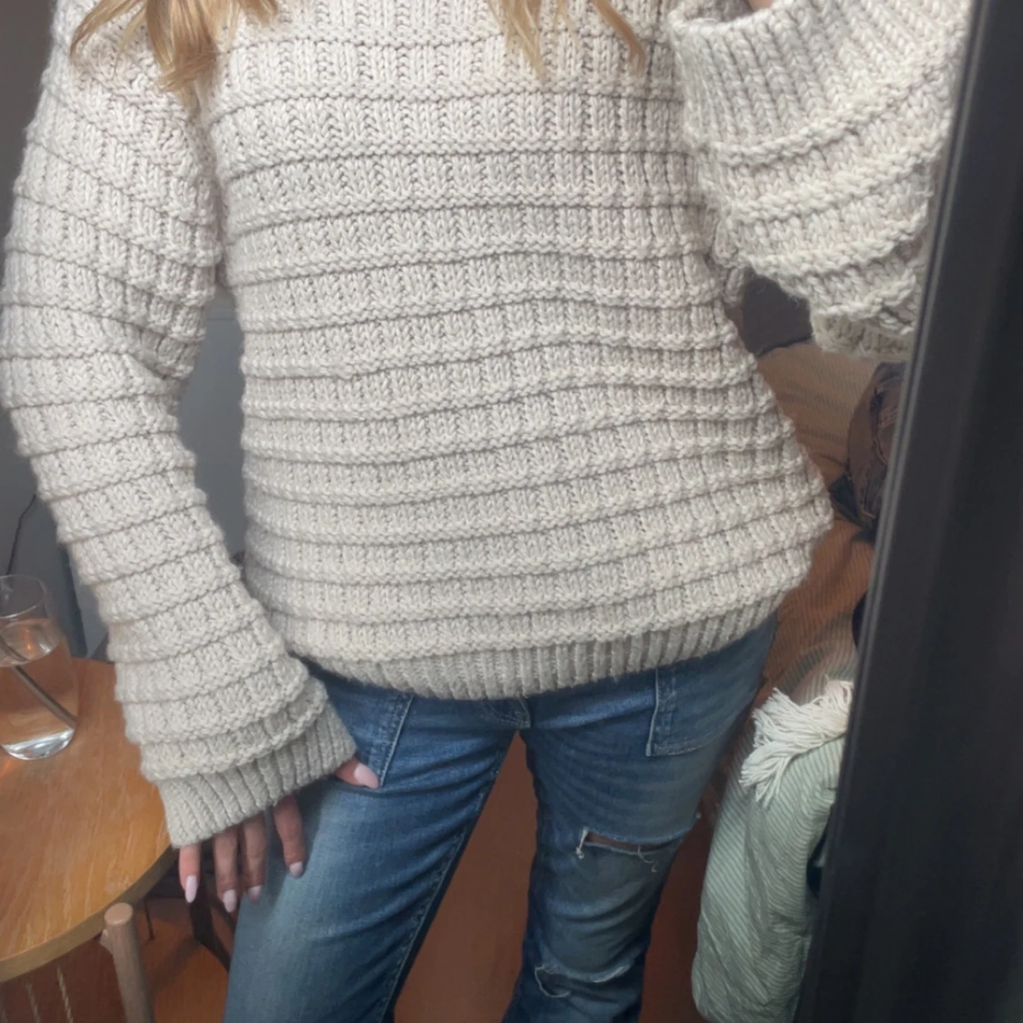 Beige stickad tröja från hm - 1