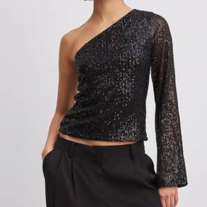 One shulder topp - Säljer denna fina topp🩷