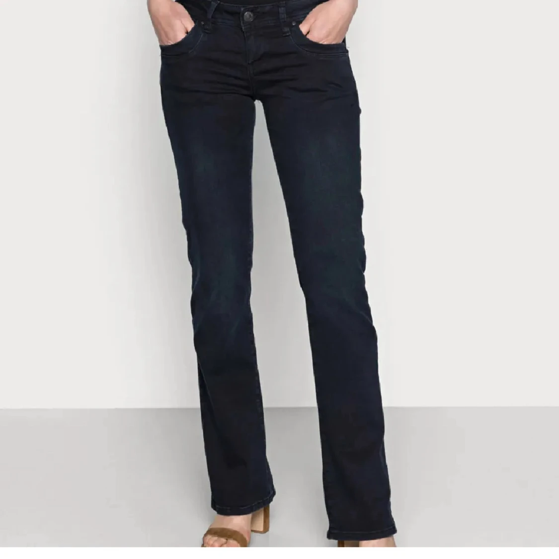 Svarta jeans från LTB med bootcut - 3