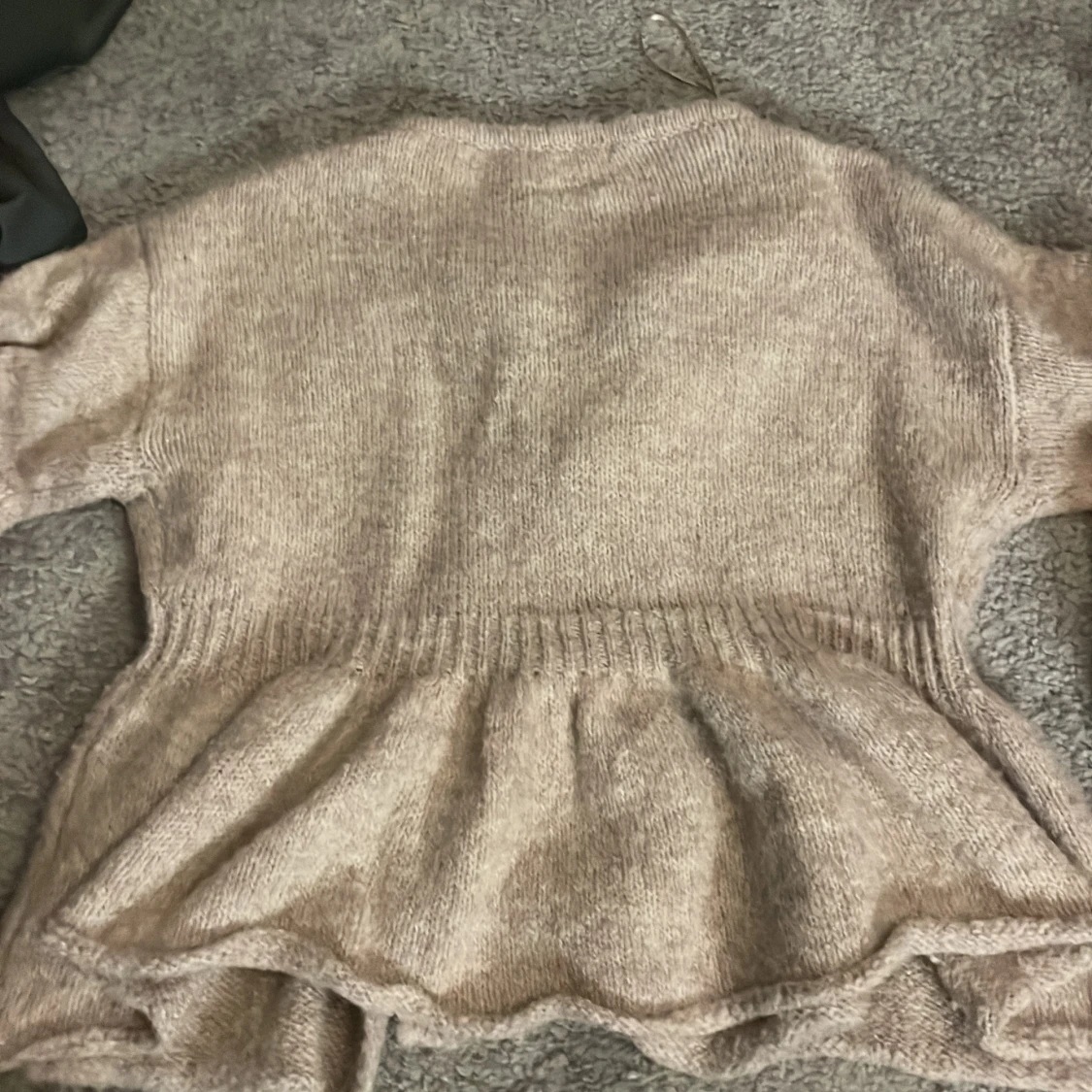 Beige stickad kofta med snörning - 4