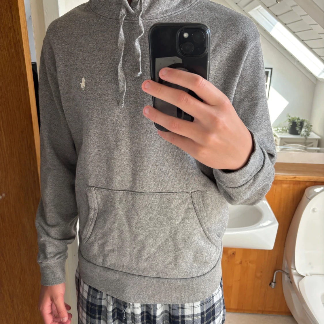 Grå hoodie från Polo Ralph Lauren - 1