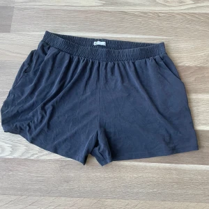 Shorts - Jättesköna shorts ifrån Cubus som inte längre kommer till användning. Storlek L men är mer åt M 